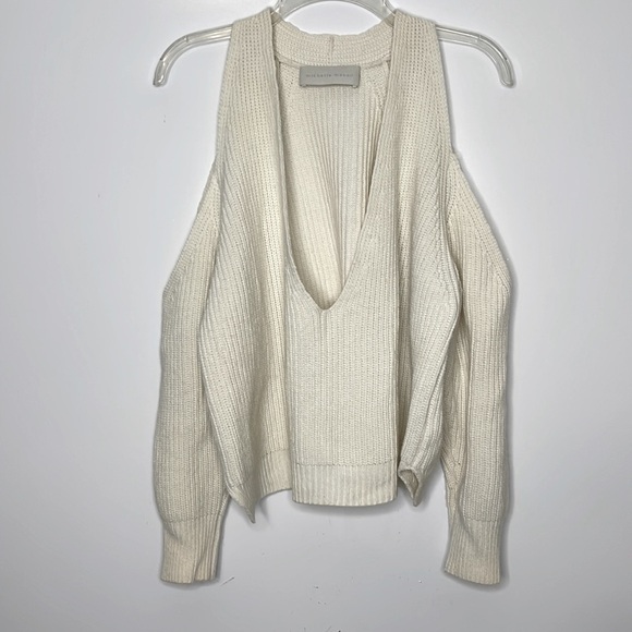 Michelle Mason Cold Shoulder Ribbed Knit Cream Sweater Size Med - Picture 3 of 7